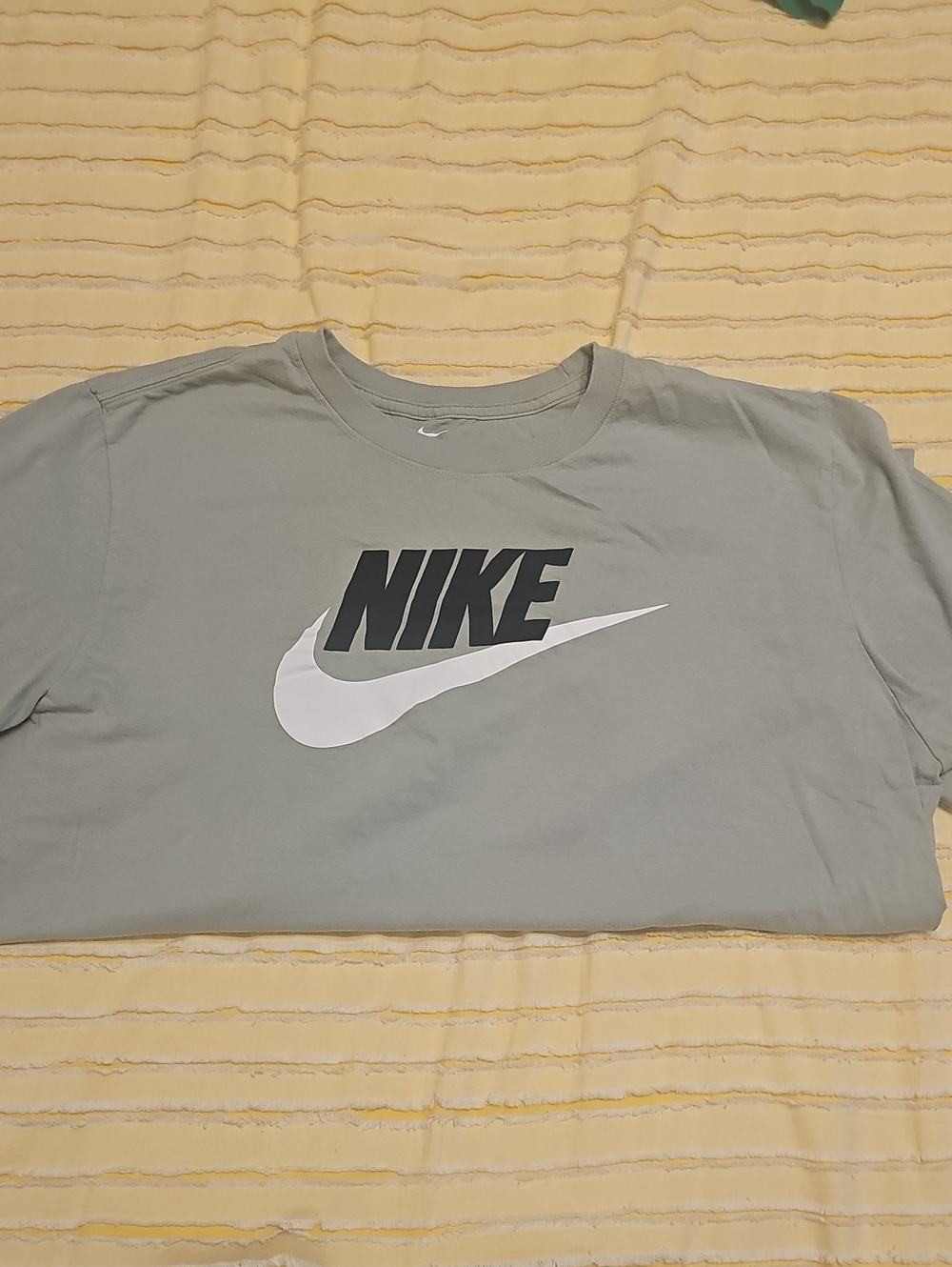 Nike Men's Grey Logo T-Shirt - Picture 4 of 5